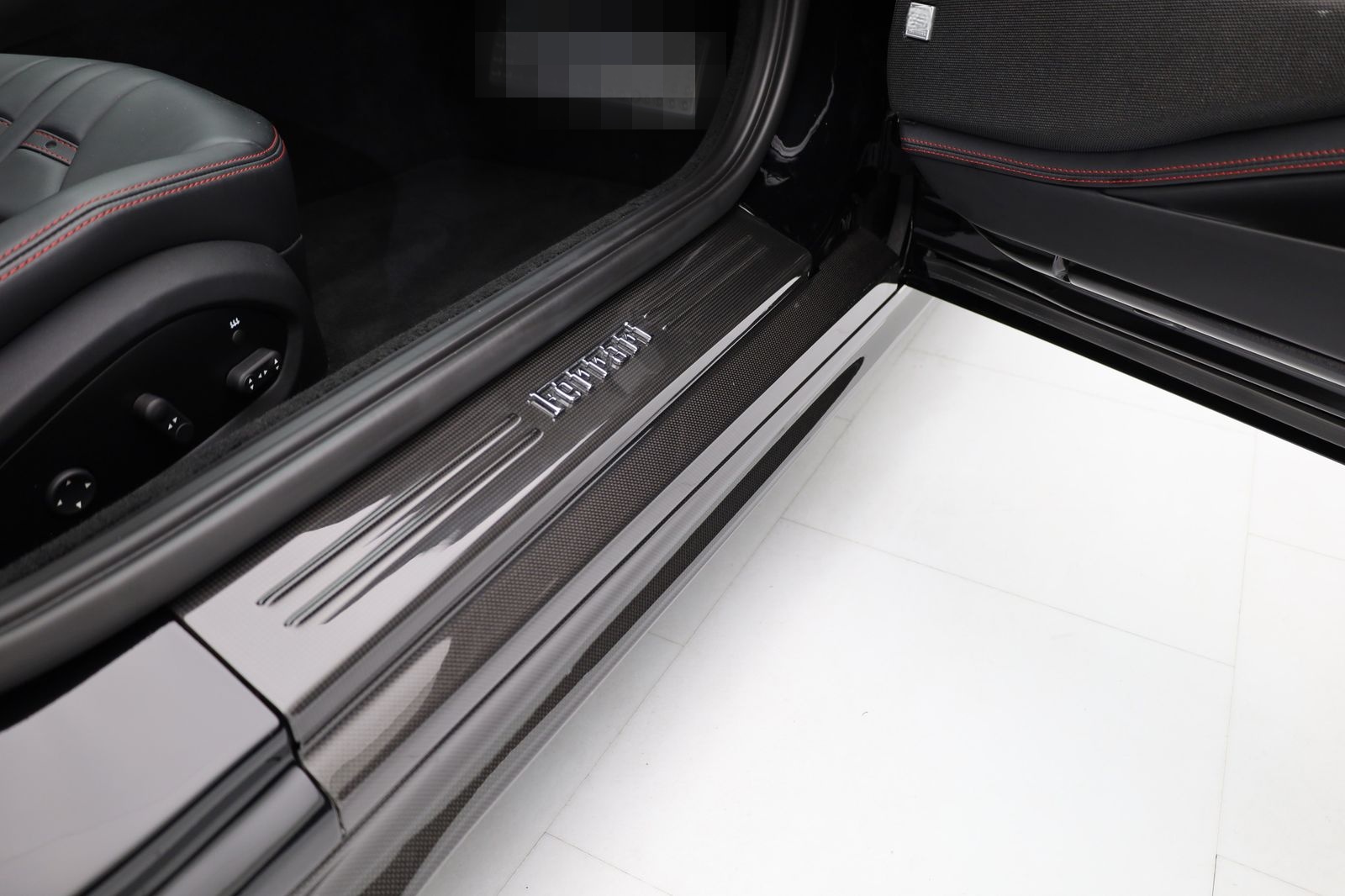 Ferrari 812 Superfast FULL CARBONFIBRE - FERRARI HAMBURG foto 20