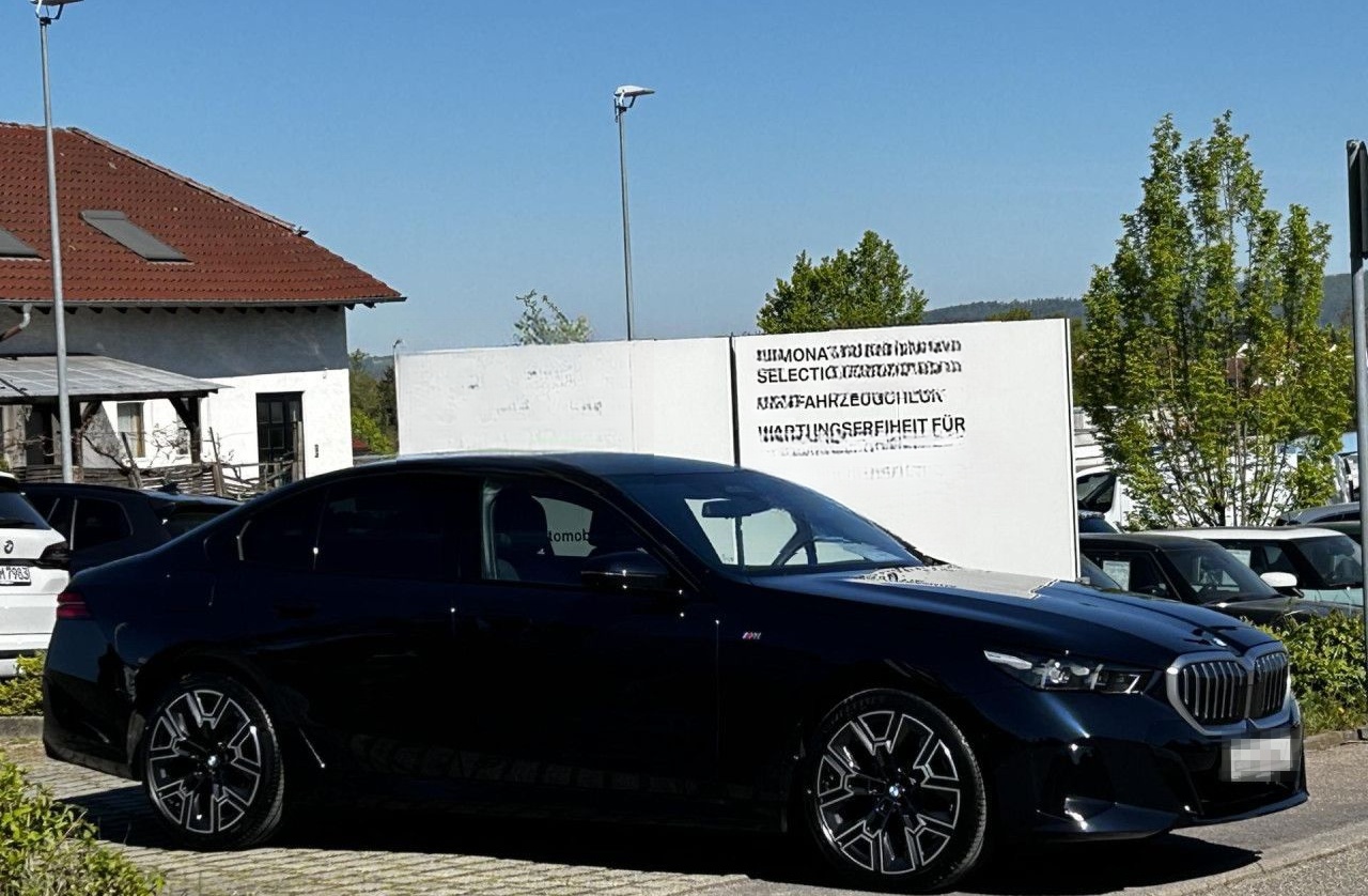 BMW 520d M Sport AutoBahnAss.SuView ACC HUD AHK 20" foto 2