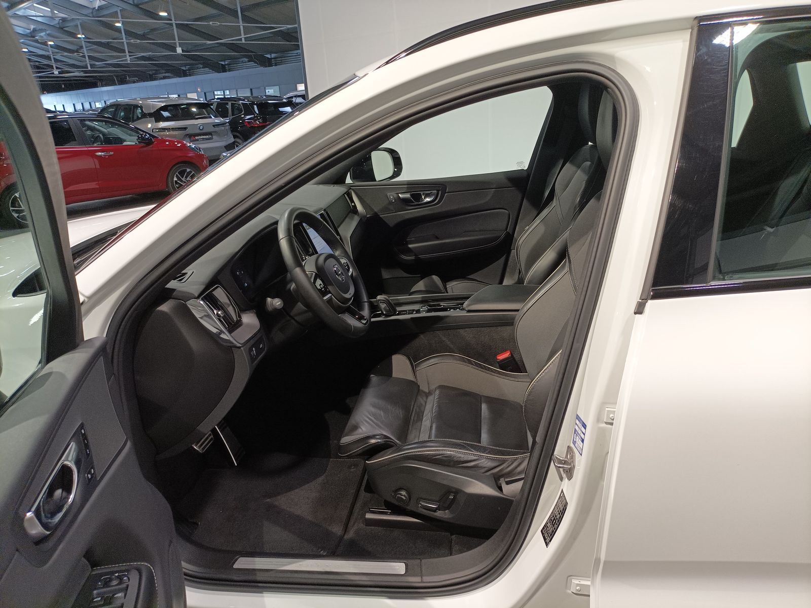 Volvo XC 60 B5 Benzin 2WD  LED|NAV|PDC|Pano|AHK|SHZ foto 8