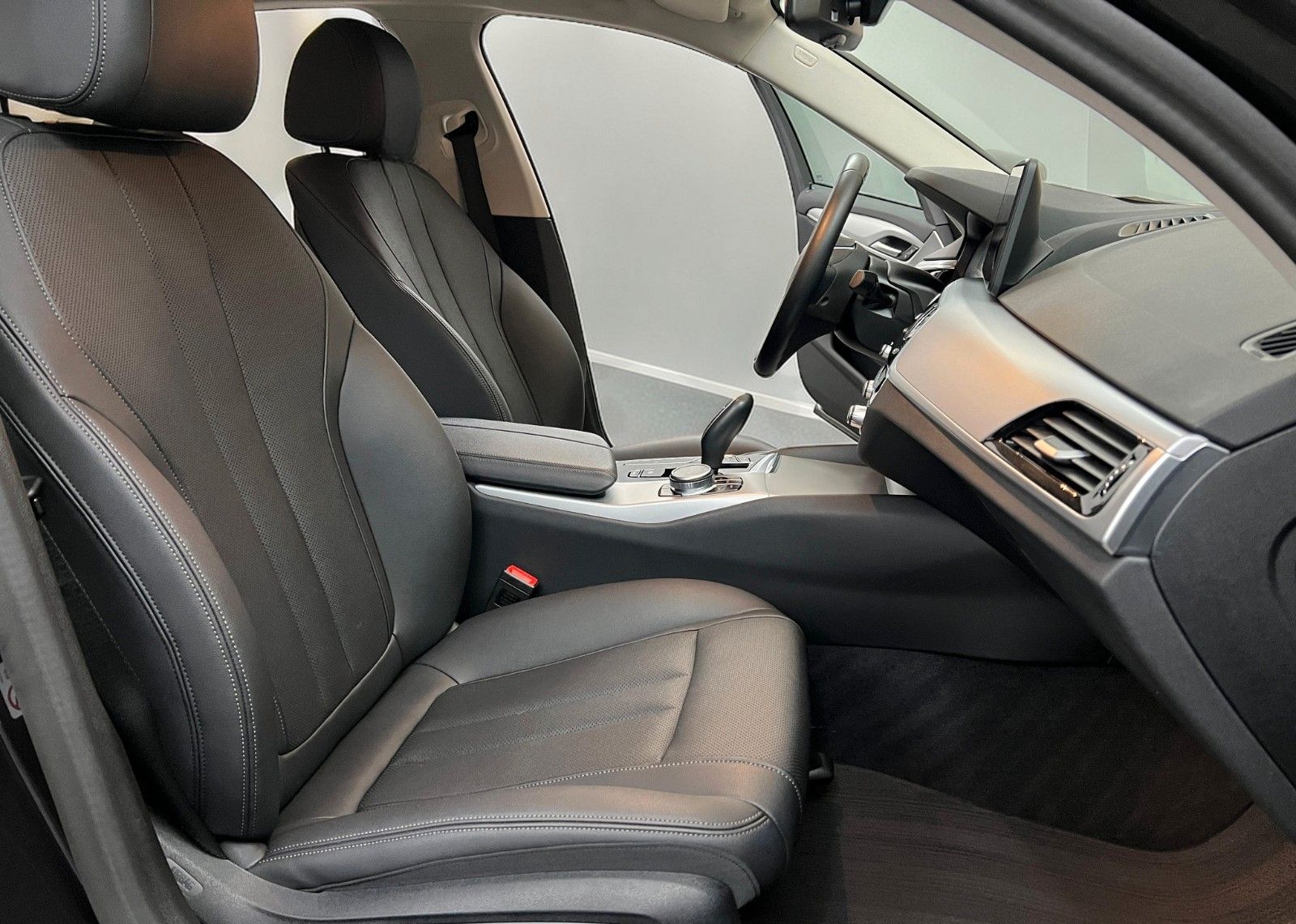 BMW 520d xDrive LED*CARPLAY*WERKSGARANTIE 11/25*MEGA foto 17