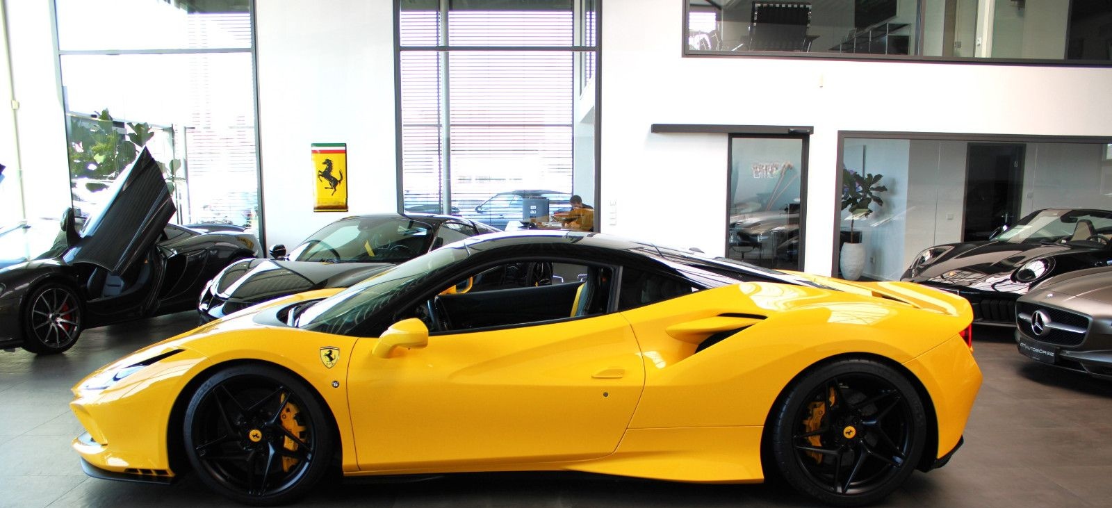 Ferrari F8 TRIBUTO COUPE CARBON/RACING-SEATS/LIFT/JBL foto 3