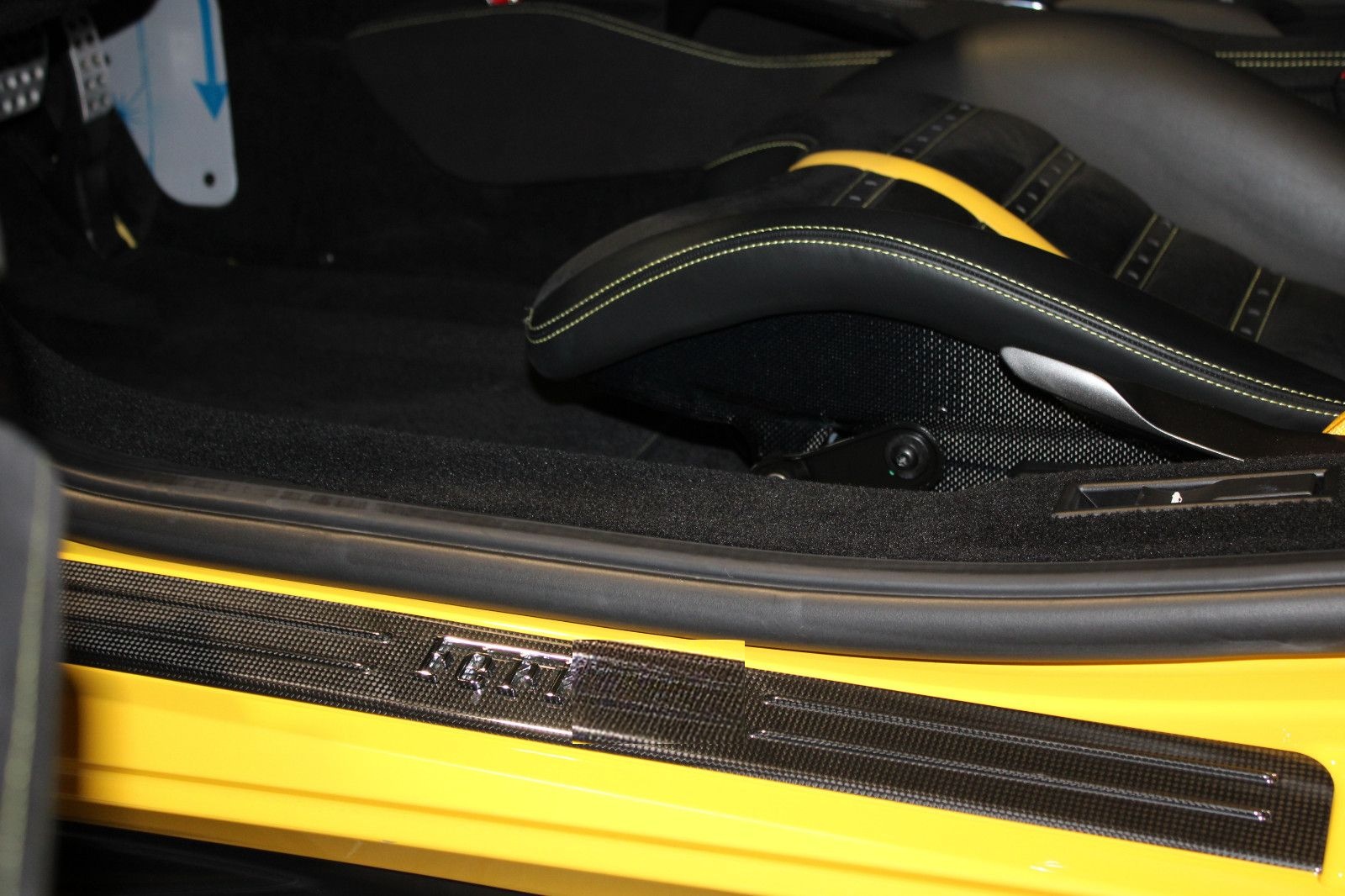 Ferrari F8 TRIBUTO COUPE CARBON/RACING-SEATS/LIFT/JBL foto 21