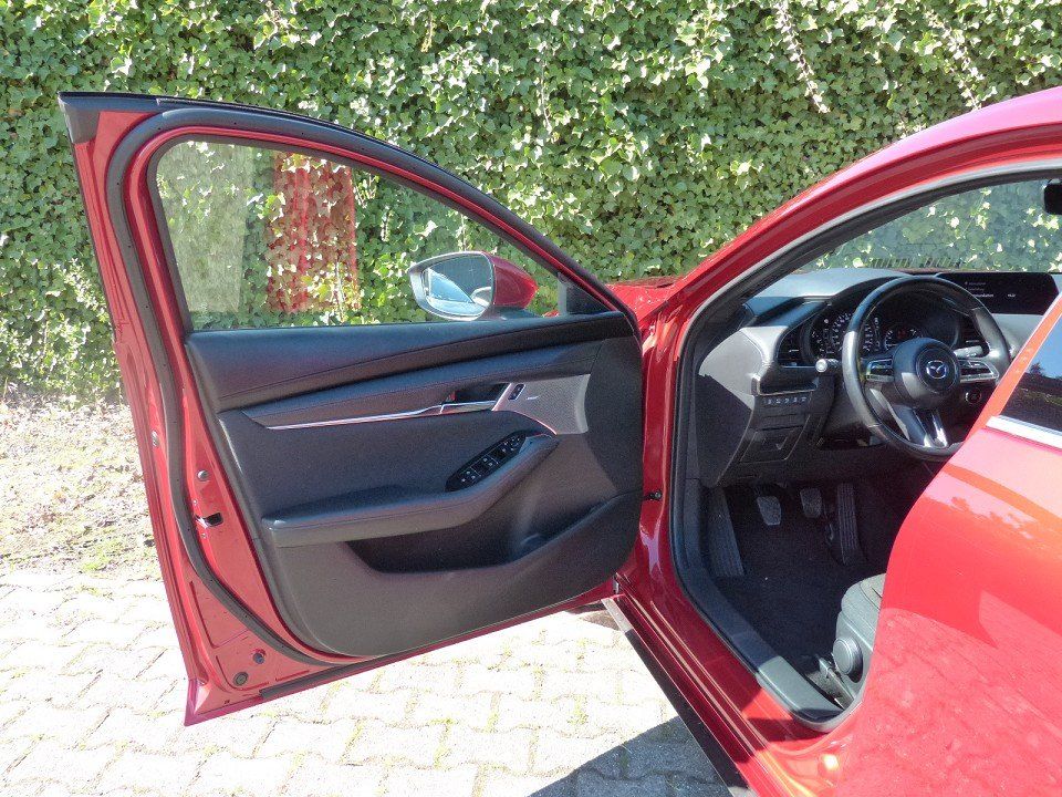 Mazda 3 SKYACTIV-G 150PS SELECTION - DESIGN-P.- PREMIU foto 8