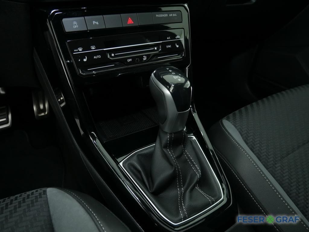Volkswagen T-Cross R-Line 1.0 TSI DSG Navi Kamera LED SiHz foto 9