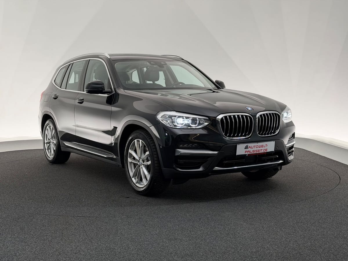 BMW X3 30d xD. LUXURY LINE LED-PANO-AHK-HUD-ACC-HiFi