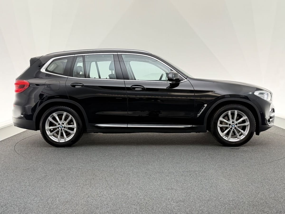 BMW X3 30d xD. LUXURY LINE LED-PANO-AHK-HUD-ACC-HiFi foto 8