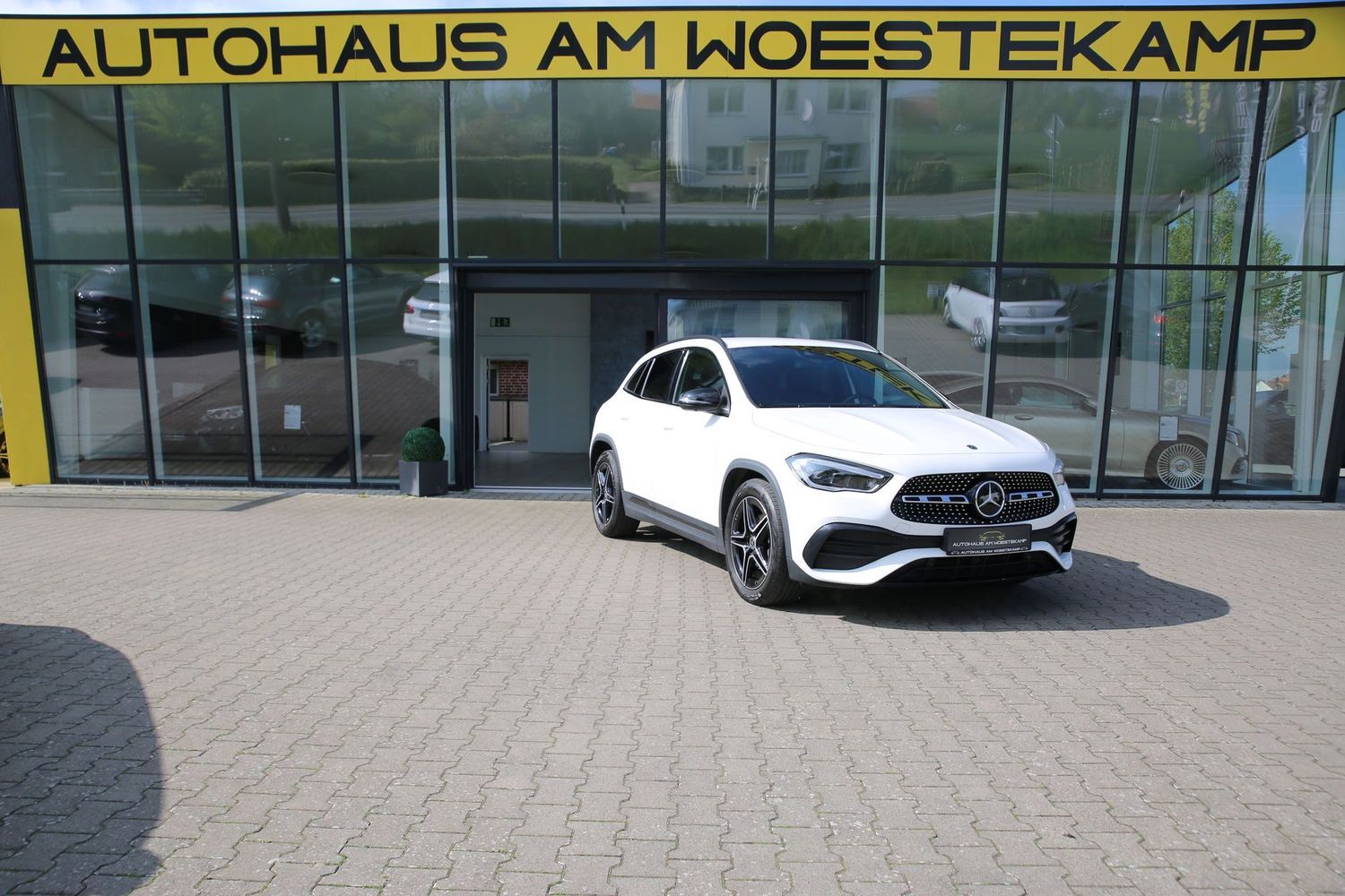 Mercedes-Benz GLA 200 AMG 360° AHK MEMORY DISTRONIC MULTIBEAM foto 1