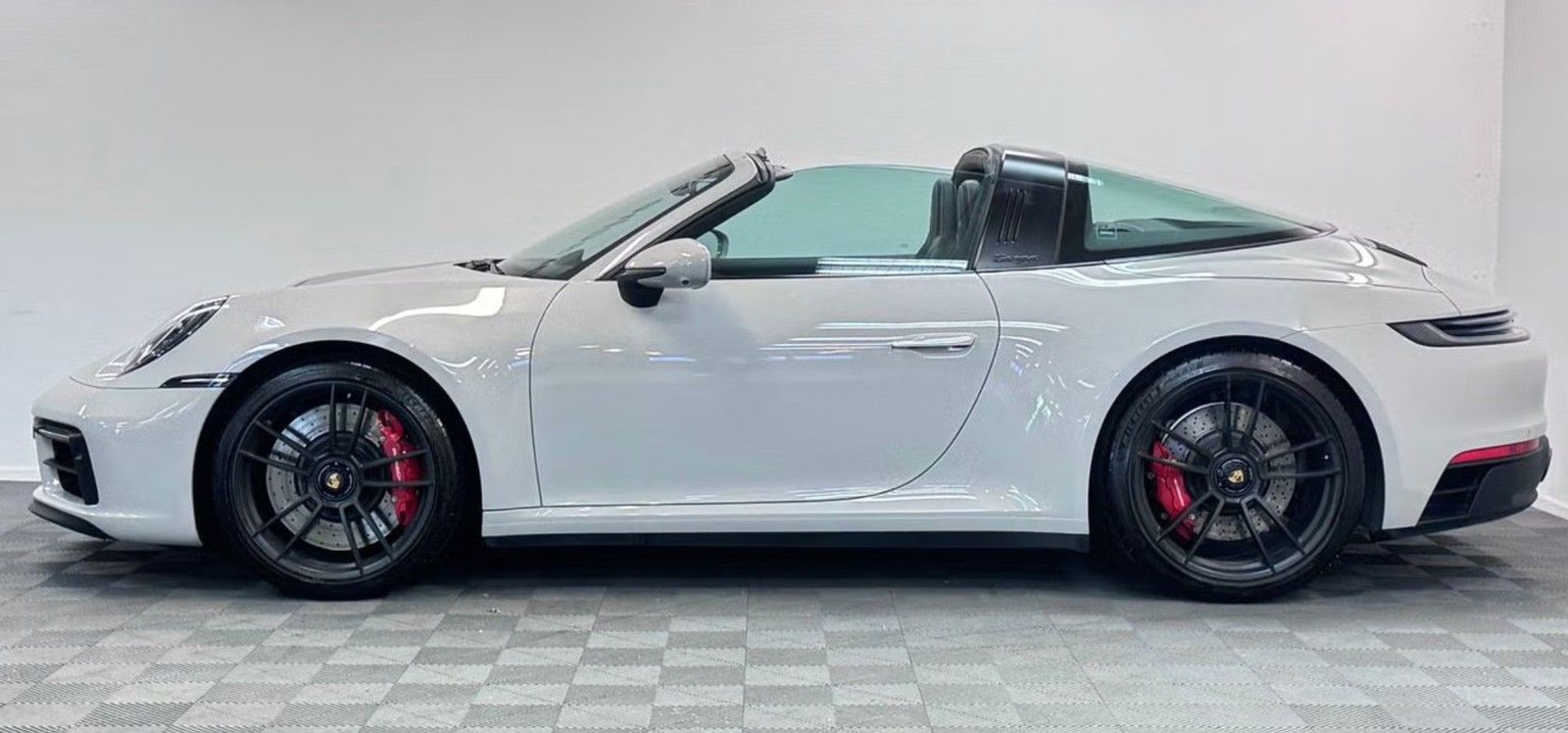 Porsche 911 Targa 4 GTS foto 2