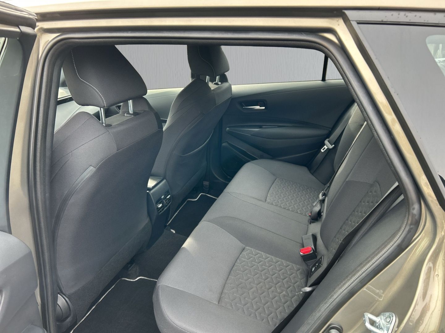 Toyota Corolla TS Hybrid Business AHK NAV TEMP SHZ LED foto 8