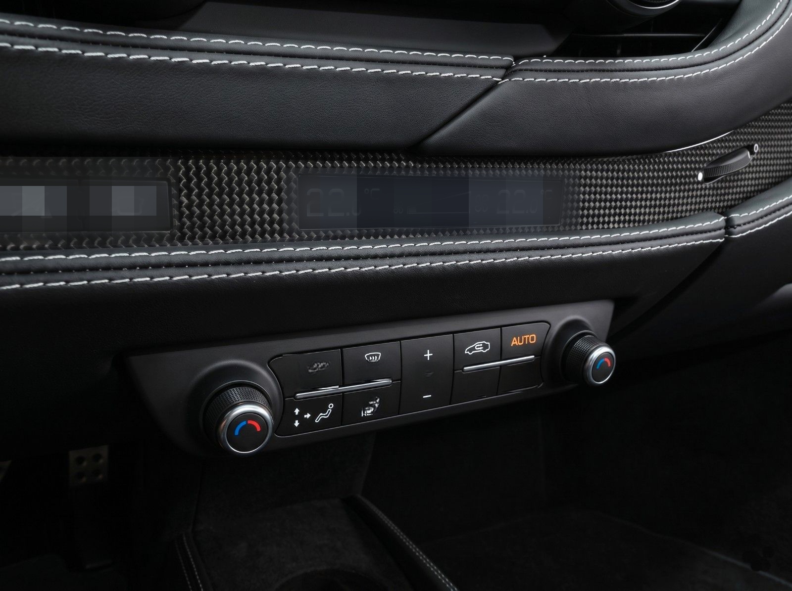 Ferrari F8 Spider | Lift | Carbon |Passenger foto 16
