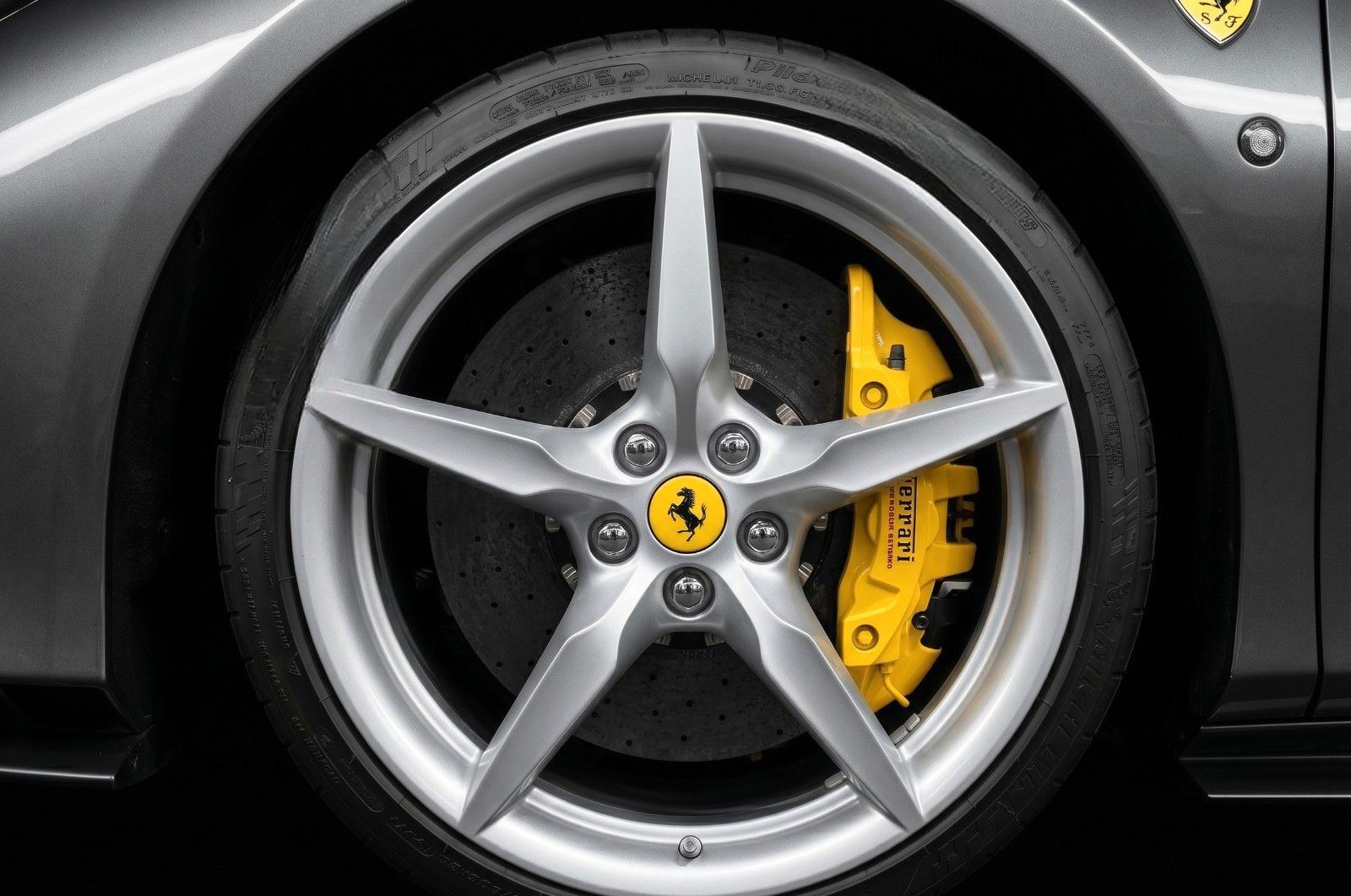 Ferrari F8 Spider | Lift | Carbon |Passenger foto 8