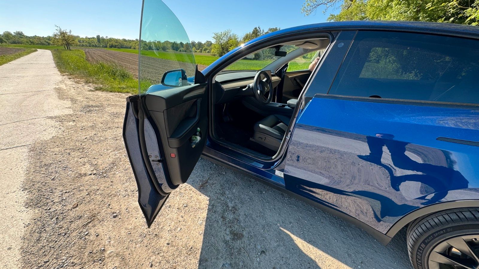 Tesla Model Y Long Range AWD Blau (Garantie+Boost) foto 3