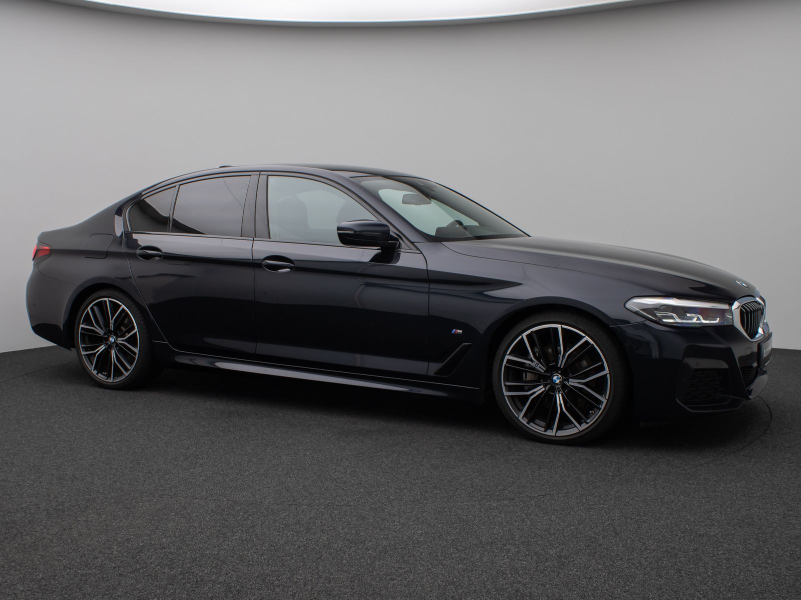 BMW 540d  xD M Sport Kamera HUD DAB H/K Alarm 20Zoll foto 4
