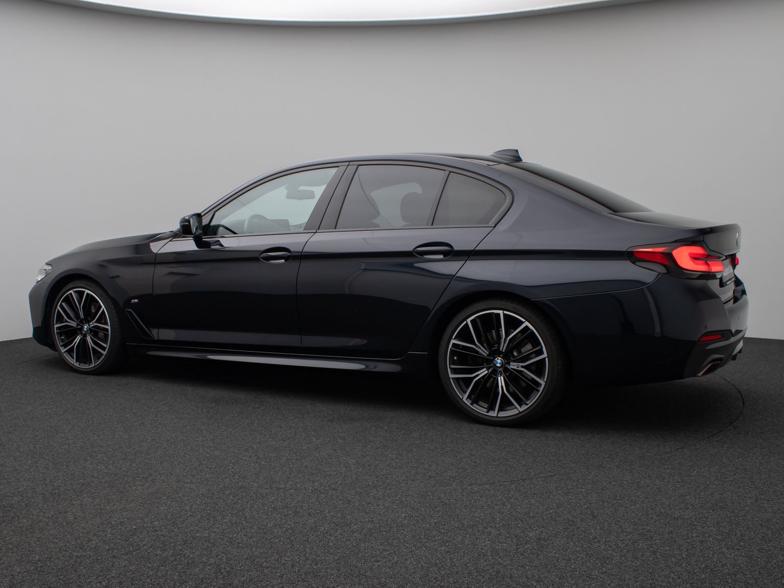 BMW 540d  xD M Sport Kamera HUD DAB H/K Alarm 20Zoll foto 10