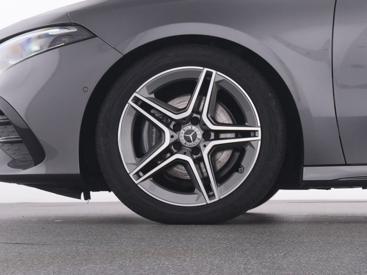 Mercedes-Benz A 200 d AMG+NavPrm+Pano+LED-HP+KeyG+Ambiente+RFK foto 19