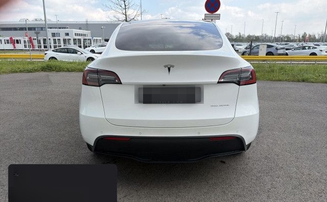 Tesla Model Y Long Range AWD foto 6