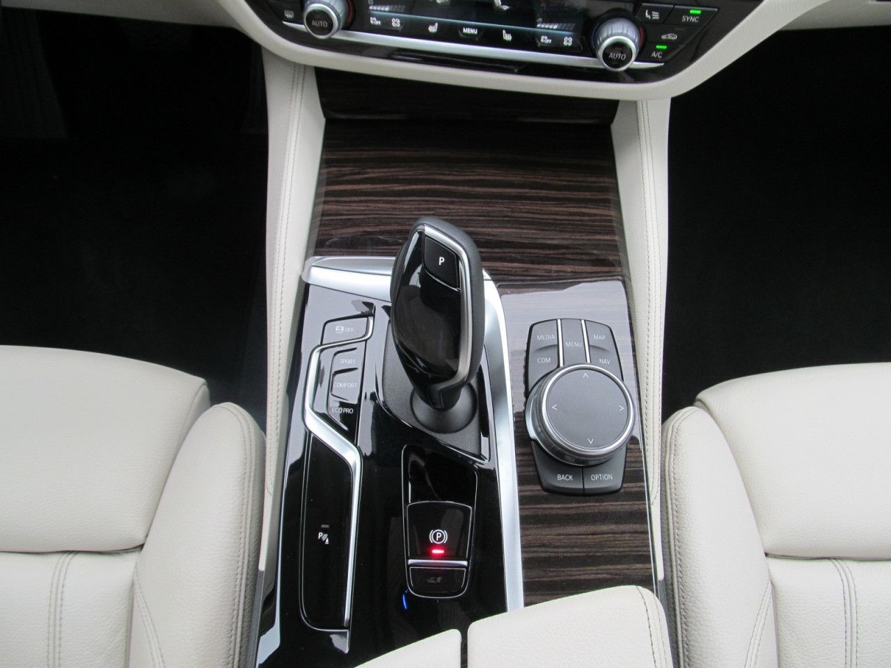 BMW 520d xDrive Leder Standh.HUD ACC Laser 18" Navi foto 10