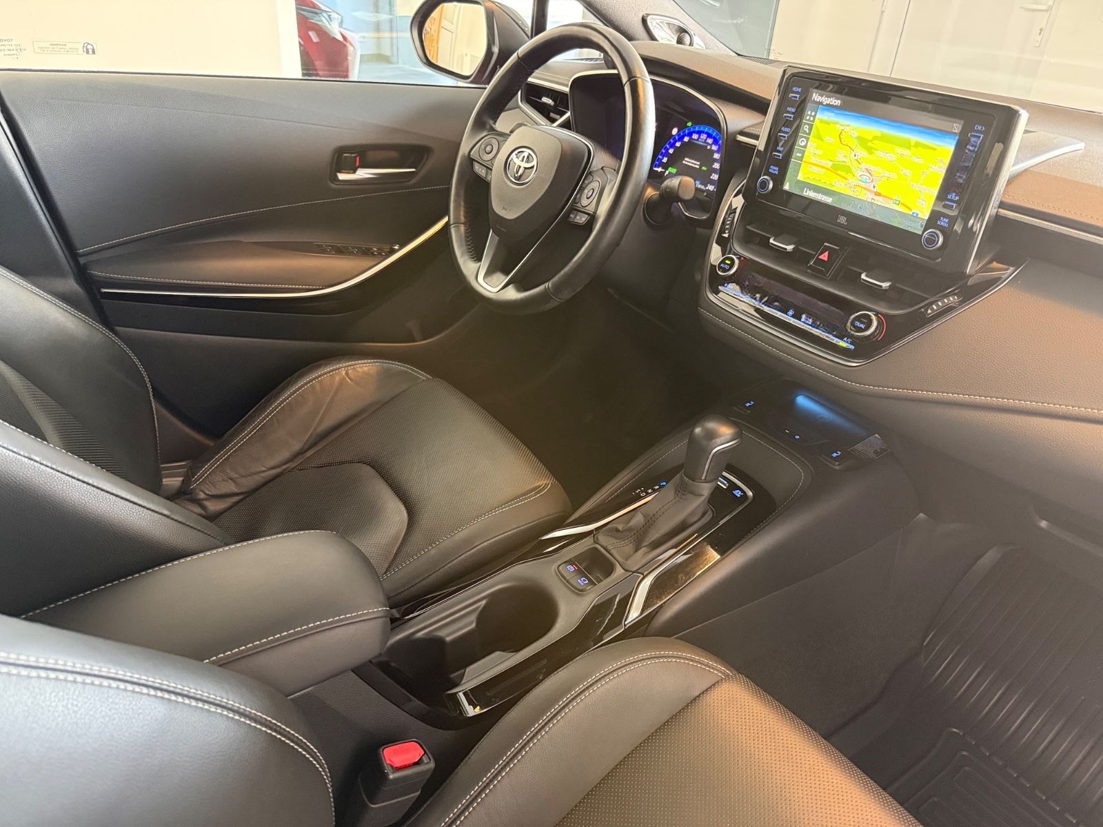 Toyota Corolla Hybrid Lounge 2,0*Sport*LED*Kamera*Navi* foto 8