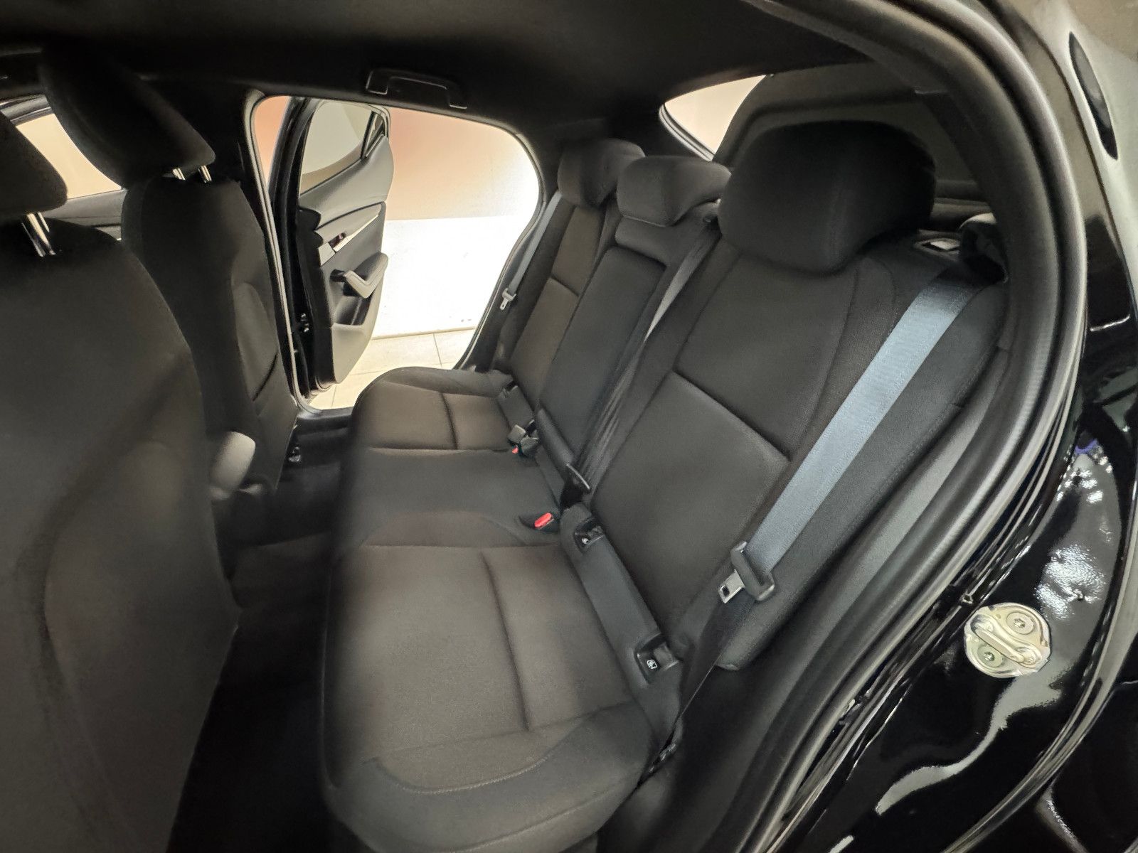 Mazda 3 5HB Exclusive-L. 140ps 6AT *Matrix*360°*QI*LHZ foto 11