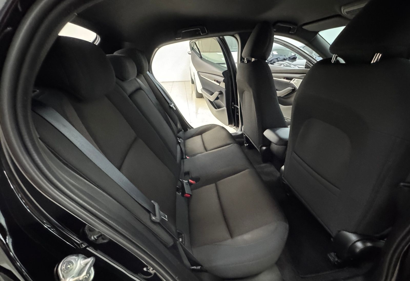 Mazda 3 5HB Exclusive-L. 140ps 6AT *Matrix*360°*QI*LHZ foto 12
