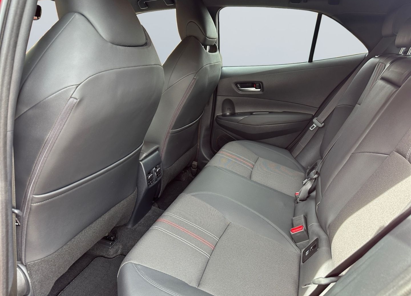 Toyota Corolla 2.0 Hybrid GR Sport *PDC*SHZ*RCam*ACC* foto 14