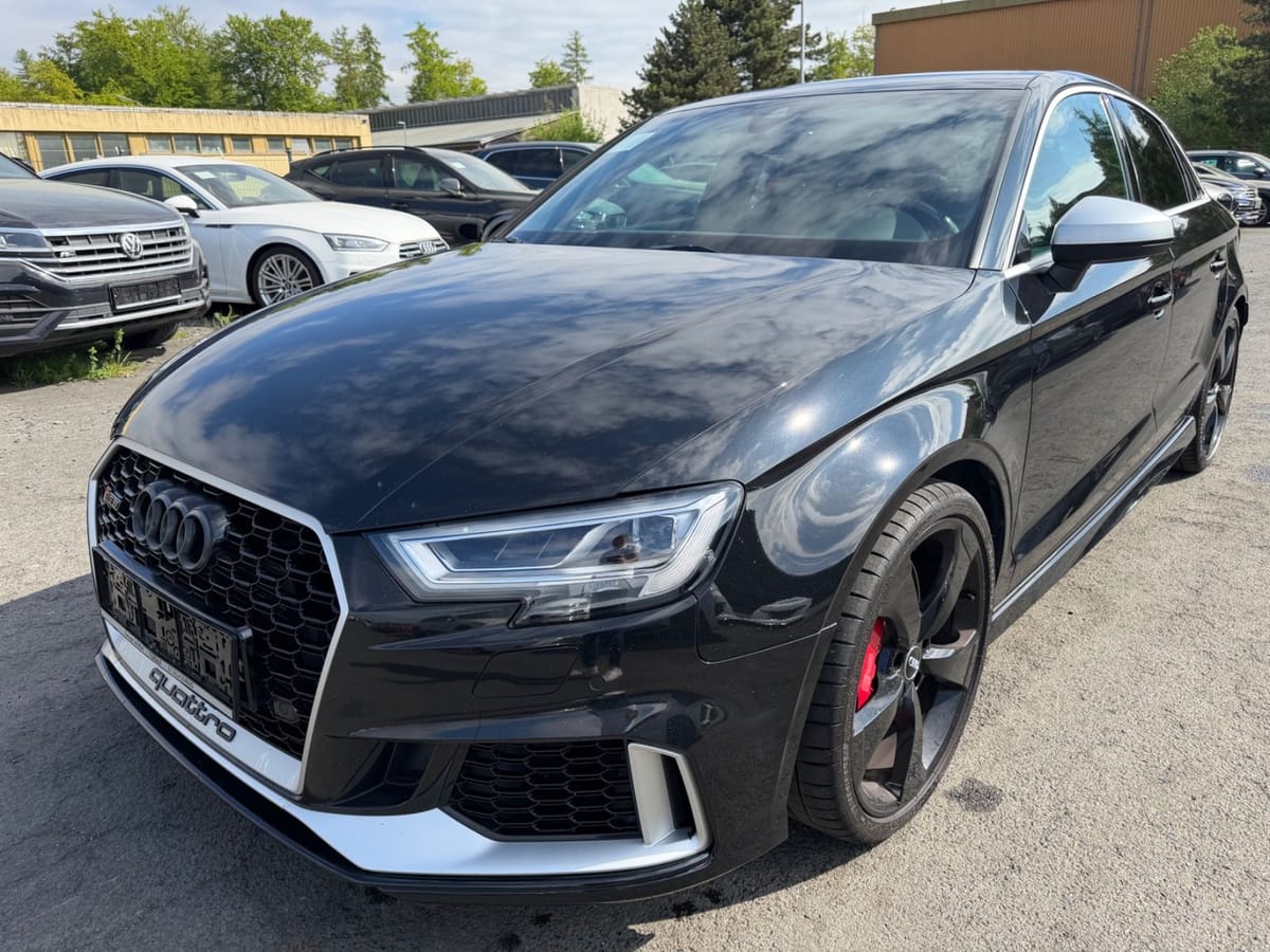 Audi RS3 Limo 2.5 TFSI Quattro Matrix Pano 280KMh B&O