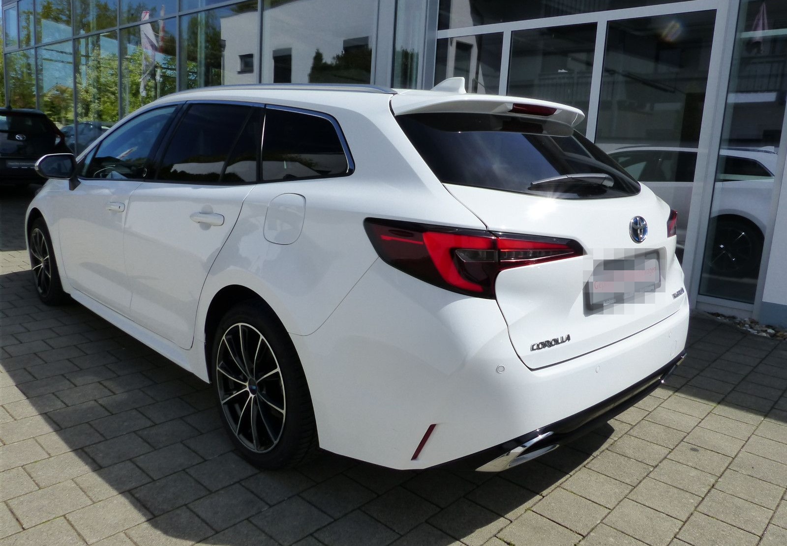 Toyota Corolla TS 2.0 Hybrid Team D Navi Totwinkel PDC foto 2
