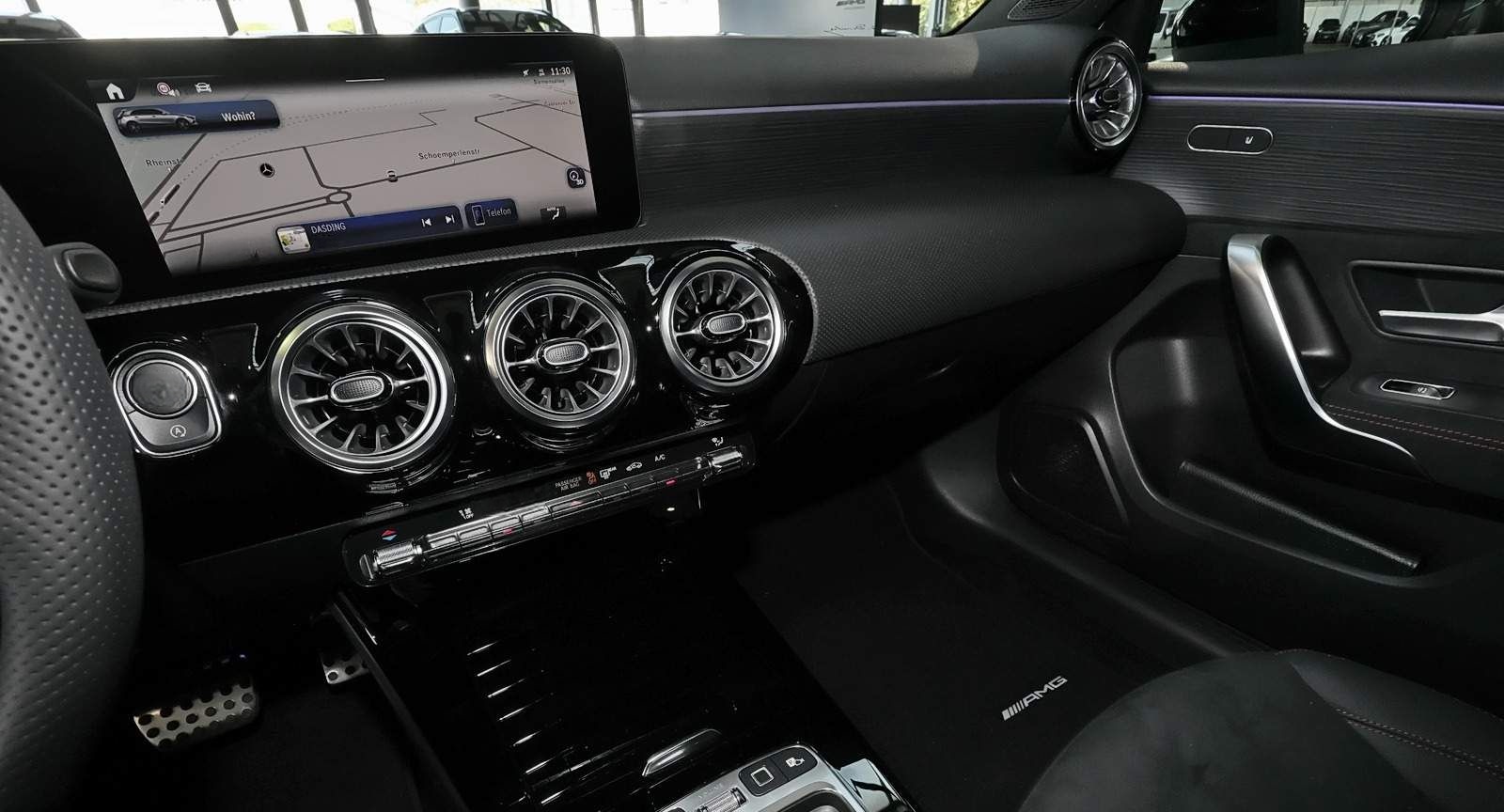 Mercedes-Benz A 200 d AMG MBUX+RüKam+M-LED+Pano+AHK+Night+DAB foto 10