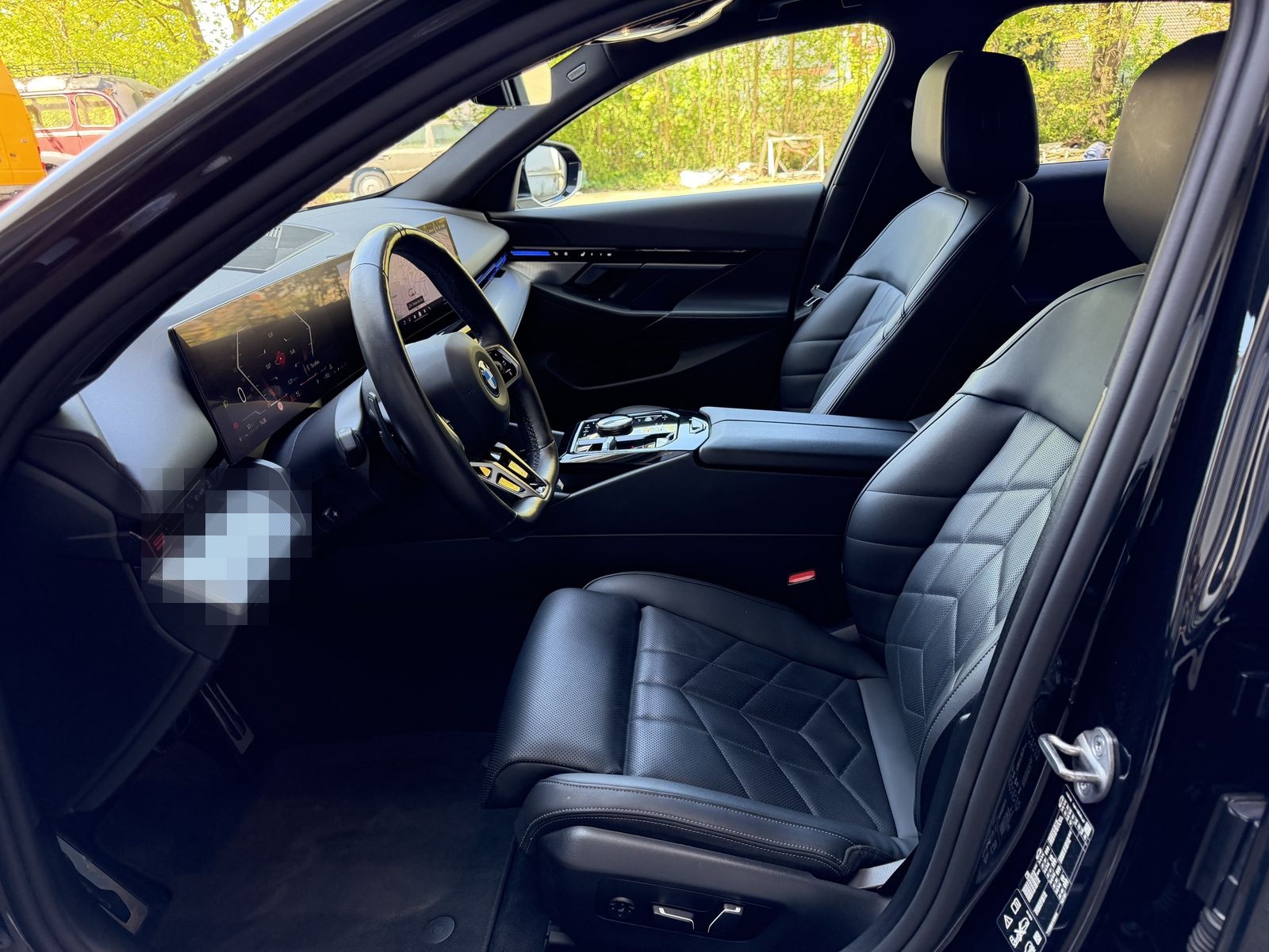 BMW 520 d xDrive M Sport LED Komfortsitze LiveCockpi foto 16