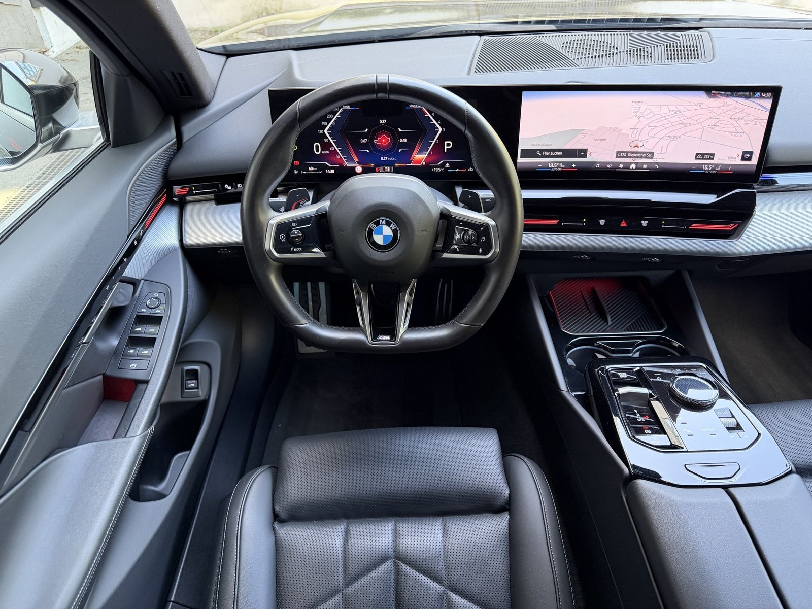 BMW 520 d xDrive M Sport LED Komfortsitze LiveCockpi foto 20