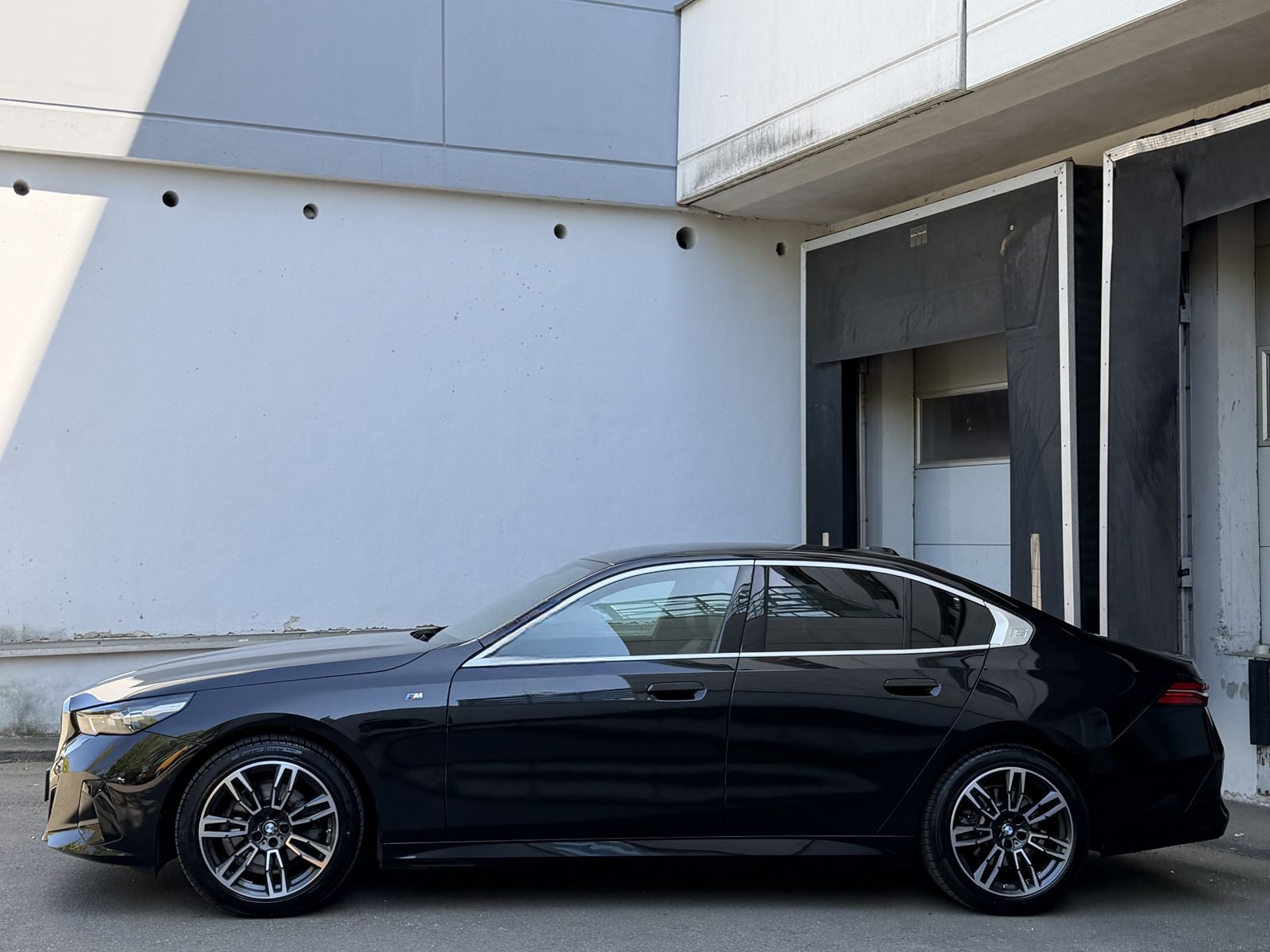 BMW 520 d xDrive M Sport LED Komfortsitze LiveCockpi foto 3