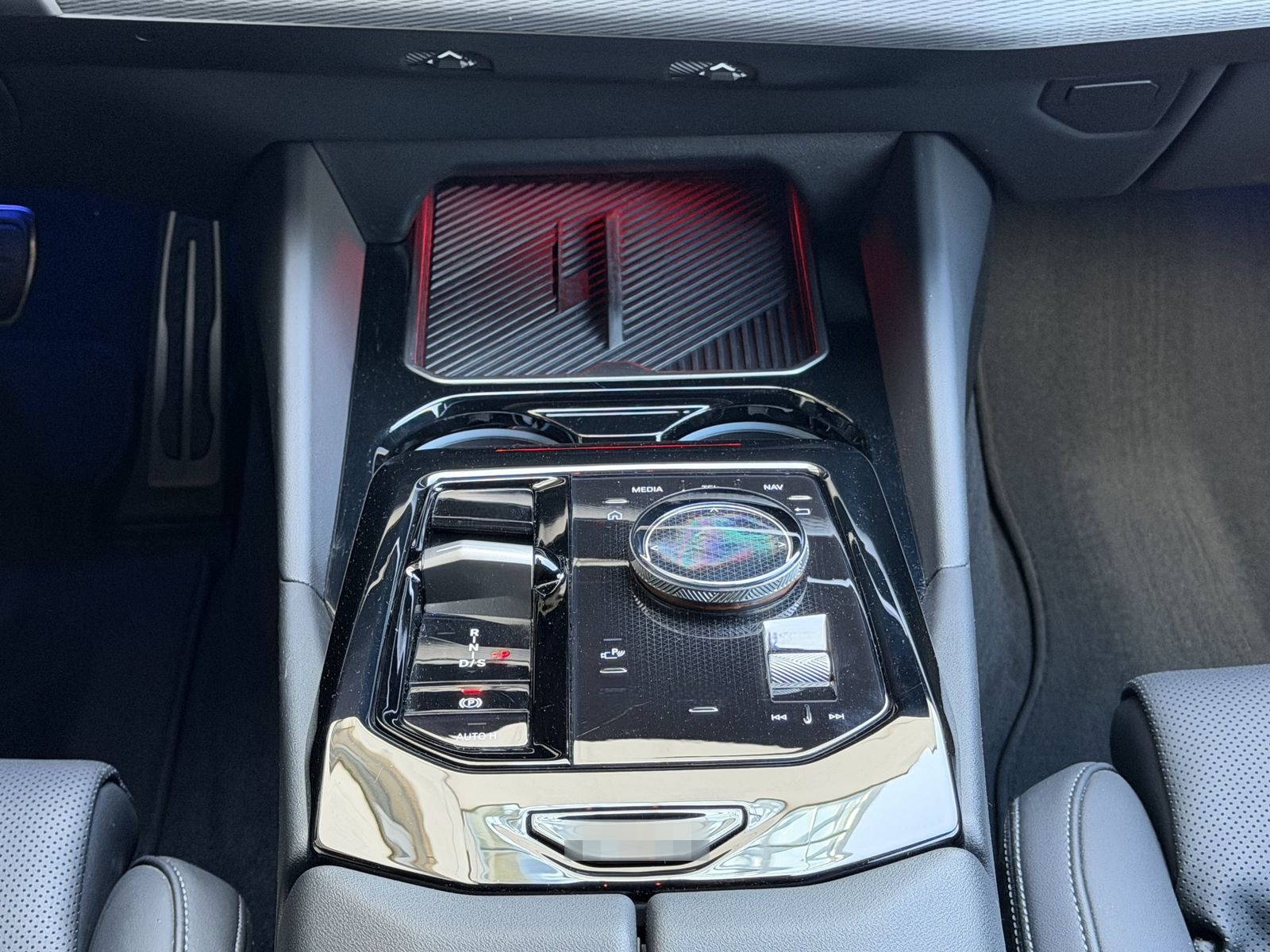BMW 520 d xDrive M Sport LED Komfortsitze LiveCockpi foto 24