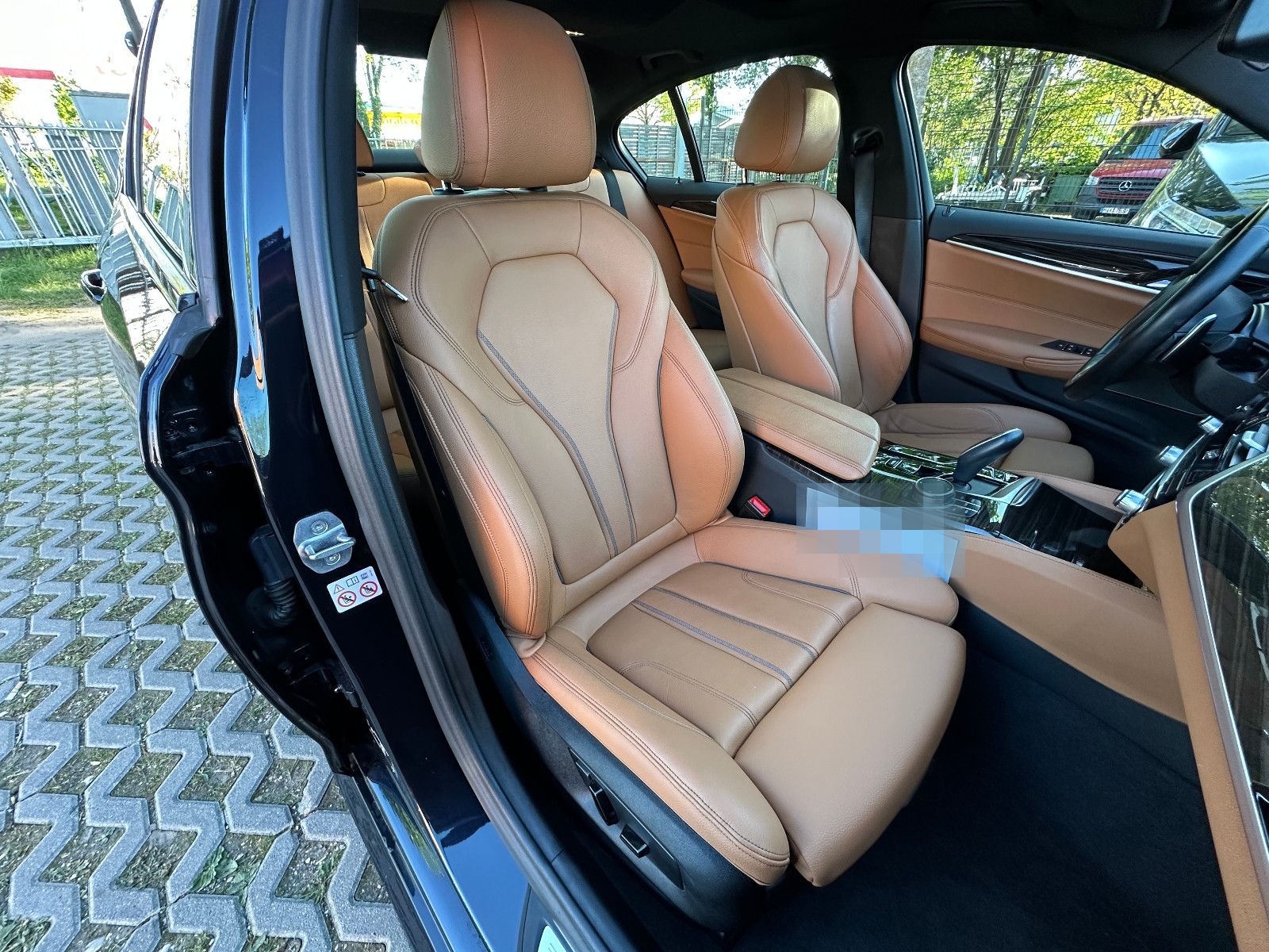 BMW 520d M-Sport*Glasdach*Harman*Kamera*AHK*4 Zonen foto 14