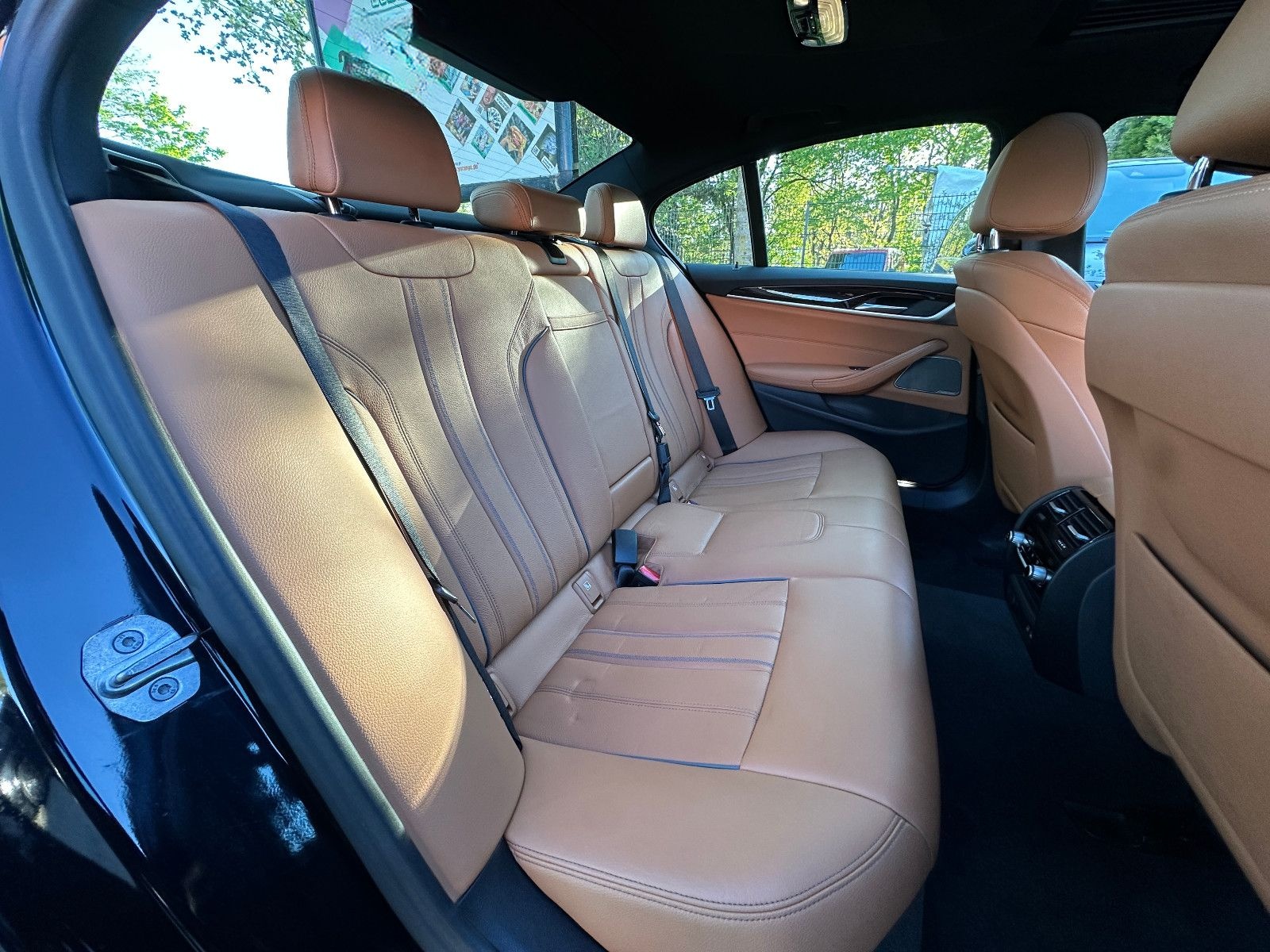 BMW 520d M-Sport*Glasdach*Harman*Kamera*AHK*4 Zonen foto 16
