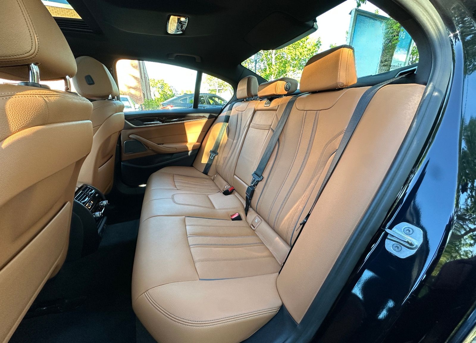 BMW 520d M-Sport*Glasdach*Harman*Kamera*AHK*4 Zonen foto 18