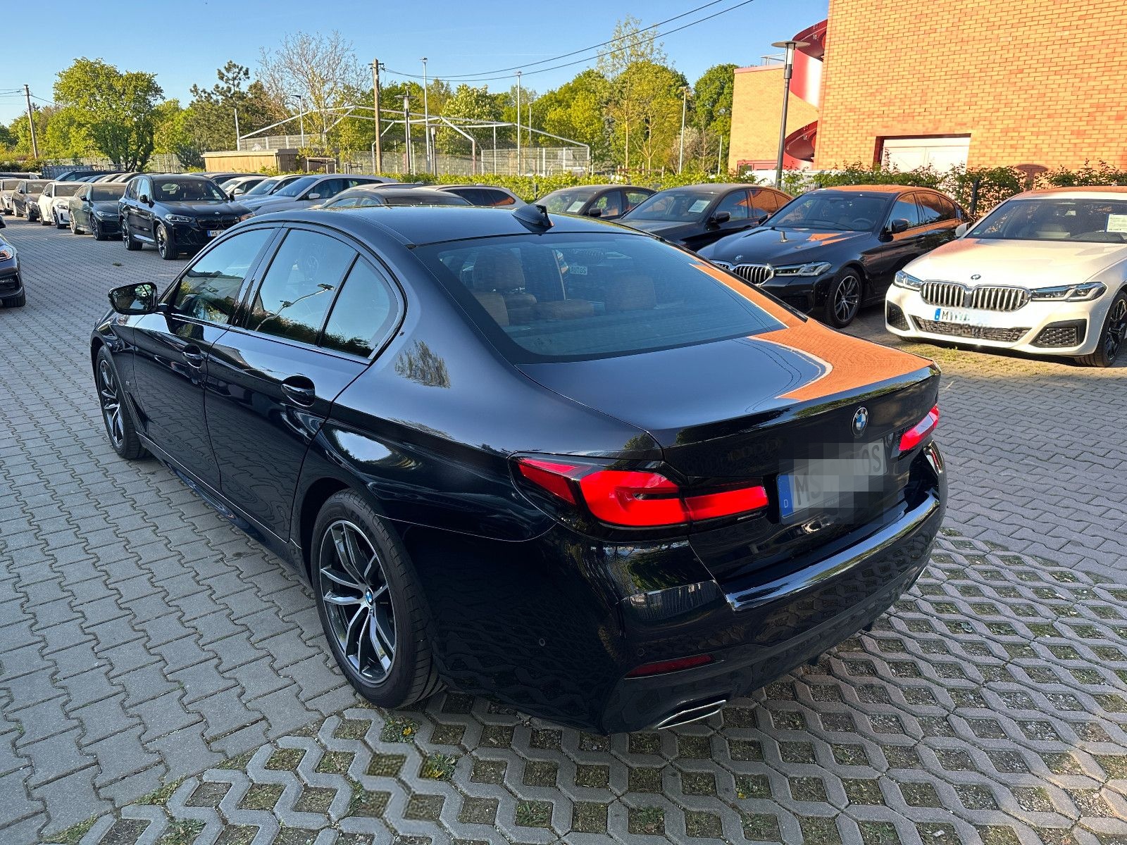 BMW 520d M-Sport*Glasdach*Harman*Kamera*AHK*4 Zonen foto 3
