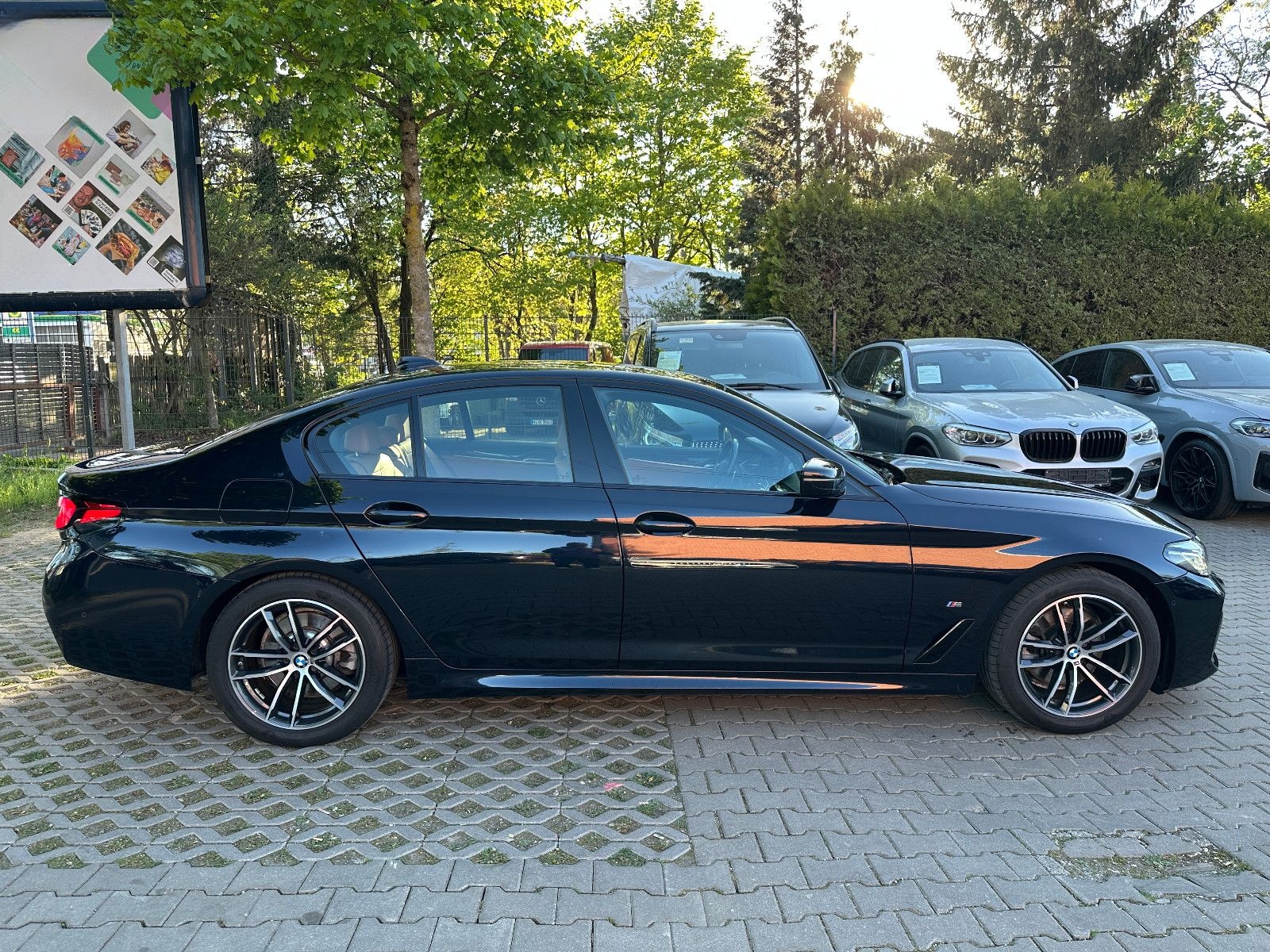 BMW 520d M-Sport*Glasdach*Harman*Kamera*AHK*4 Zonen foto 7