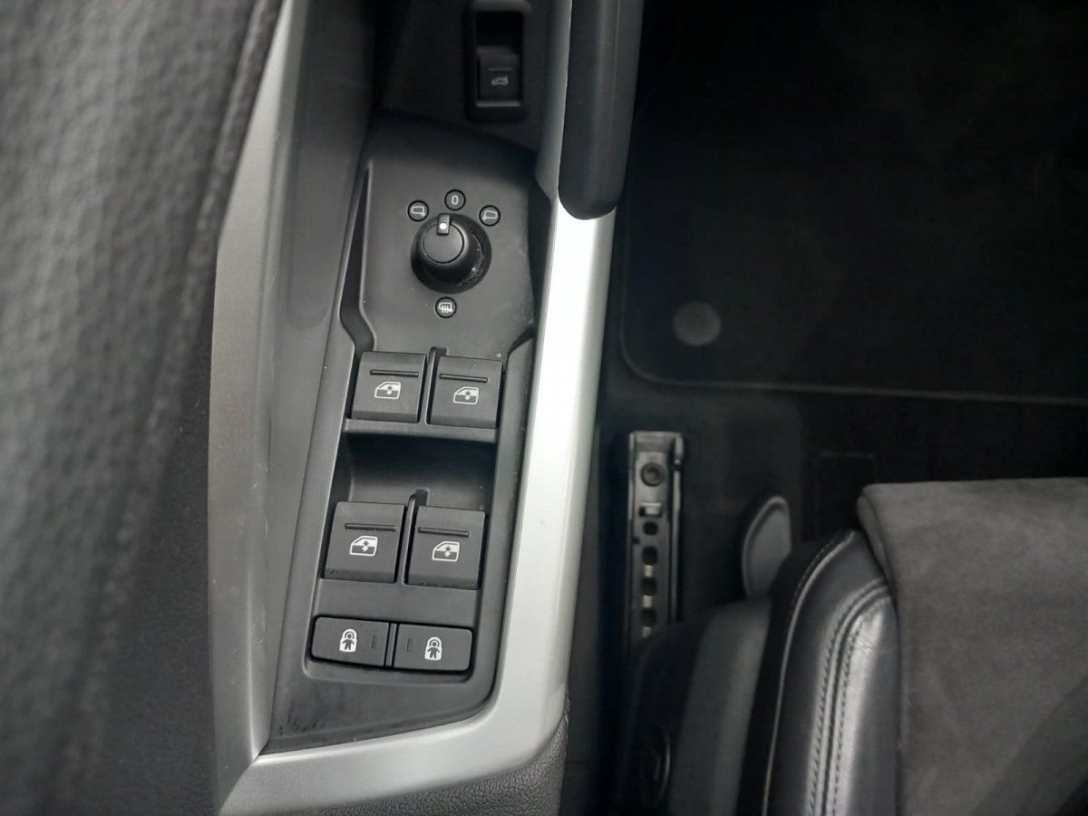 Audi Q3 ALCANTARA/AHK/8-FACH BEREIFT/E-HECKKLAPPE foto 18