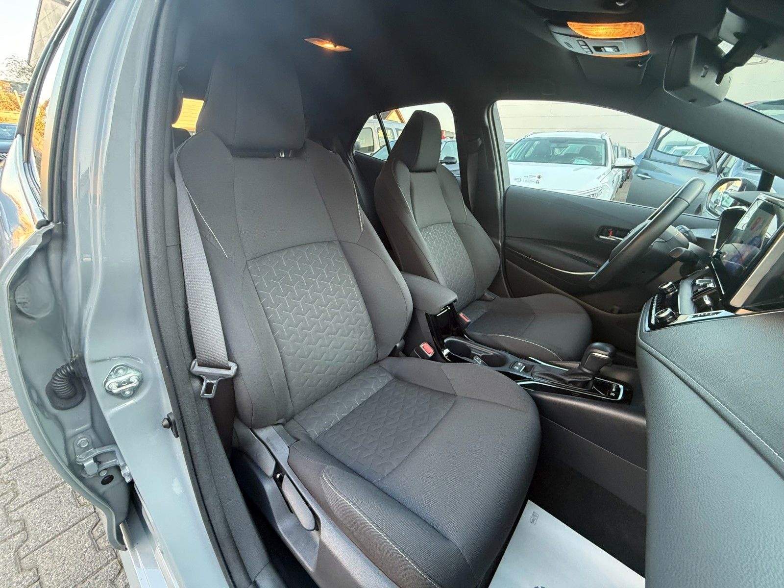 Toyota Corolla Hybrid Team D KAMERA/KLIMA/NAVI/CARPLAY foto 17