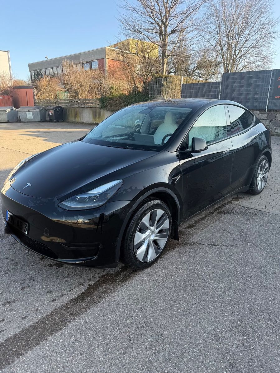 Tesla Model Y 2024 RWD | Schwarz/Weiß | 1. Hand