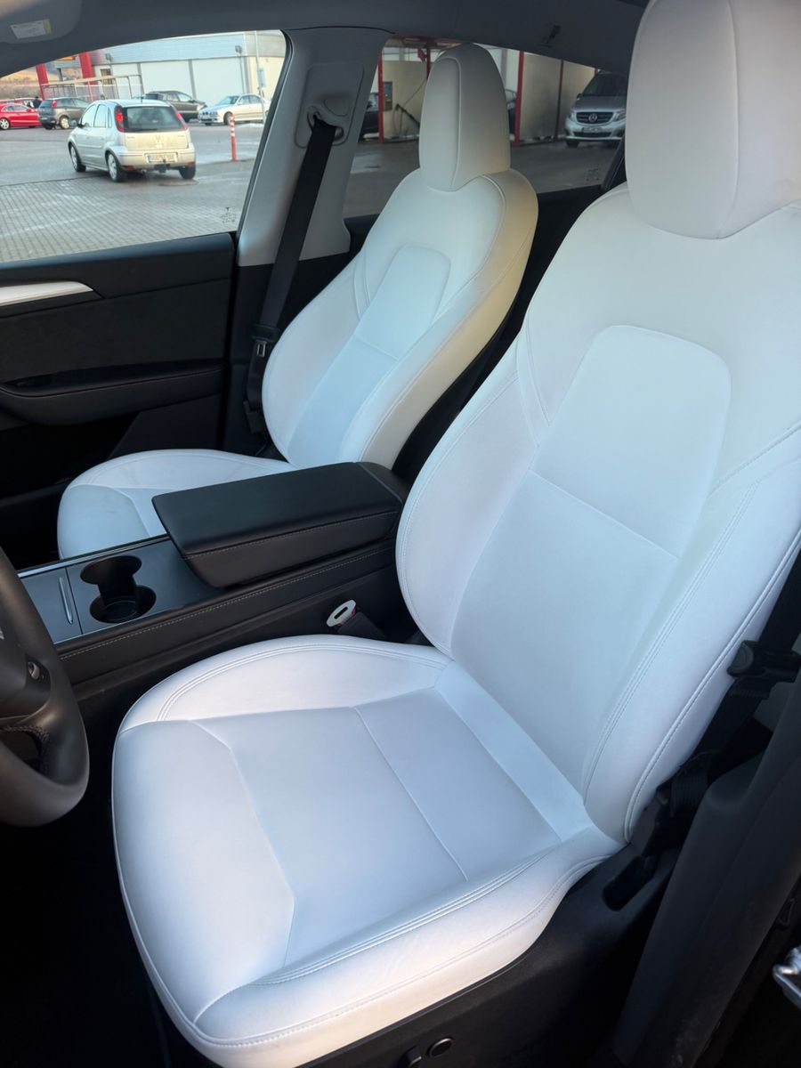 Tesla Model Y 2024 RWD | Schwarz/Weiß | 1. Hand foto 12