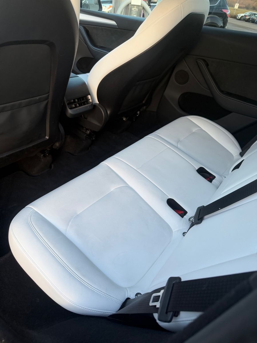 Tesla Model Y 2024 RWD | Schwarz/Weiß | 1. Hand foto 10