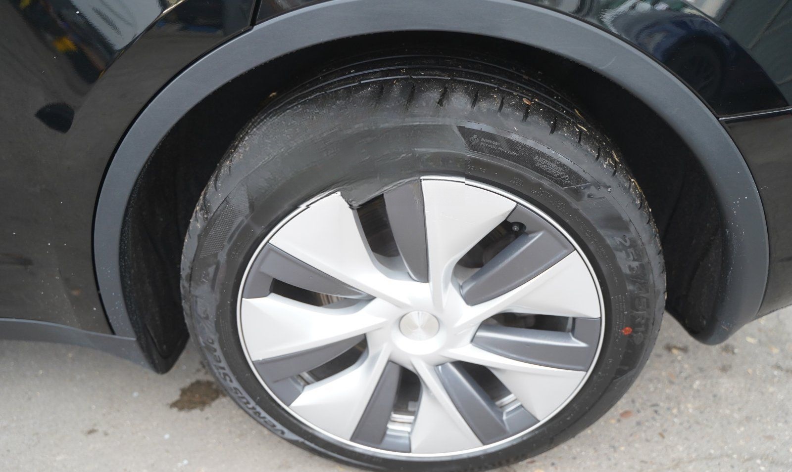 Tesla Model Y Long Range AWD *Mwst. ausweisbar* foto 14