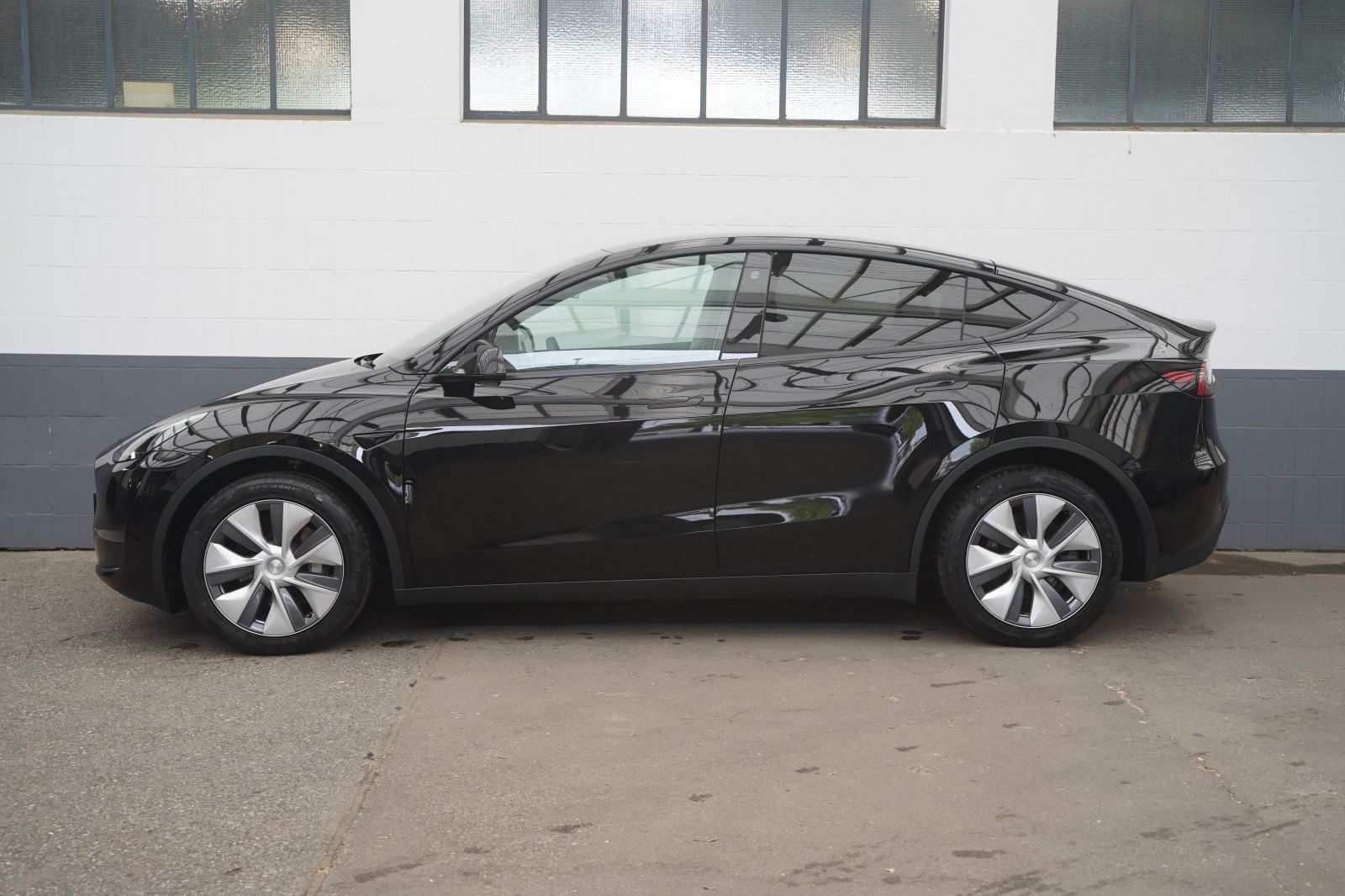 Tesla Model Y Long Range AWD *Mwst. ausweisbar* foto 4