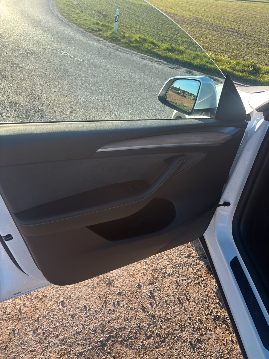 Tesla Model Y Long Range Dual AWD foto 11