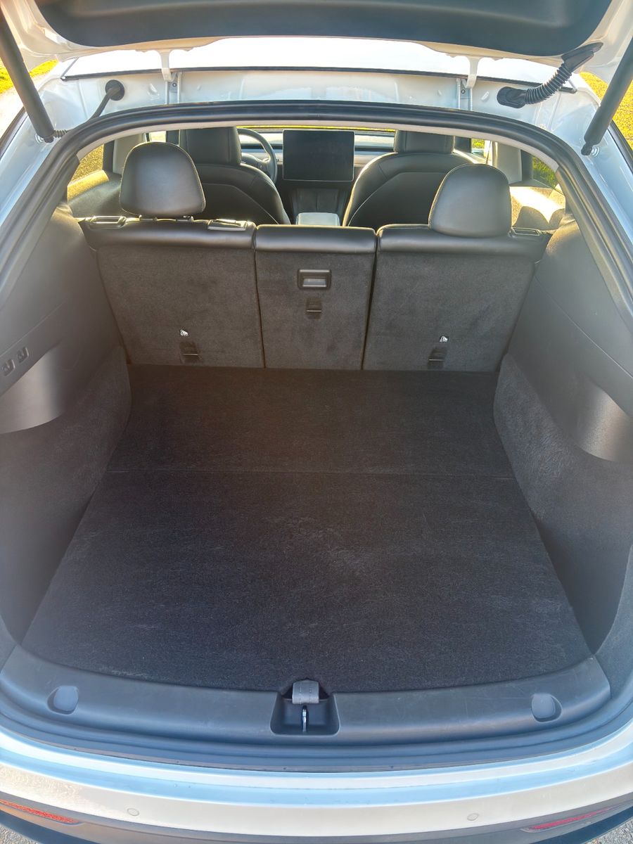 Tesla Model Y Long Range Dual AWD foto 12