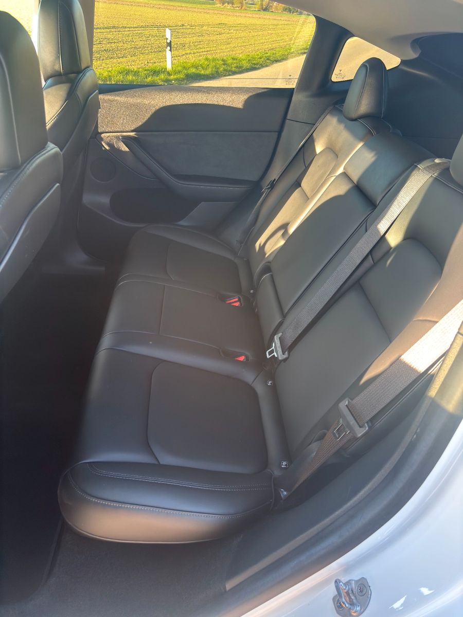 Tesla Model Y Long Range Dual AWD foto 9