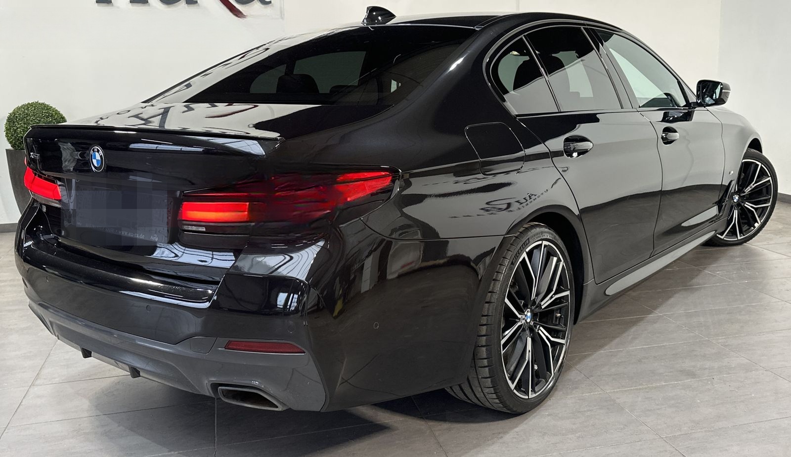BMW 540d xDrive M-Sport NAV+LASER+HUD+20ZO+GLASDACH foto 3