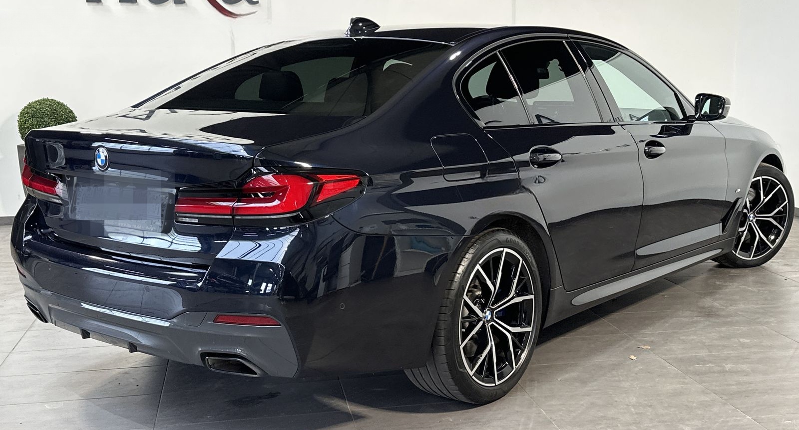 BMW 520d xDrive M Sport NAV+LASER+HEADUP+KAM+19ZO+PP foto 4