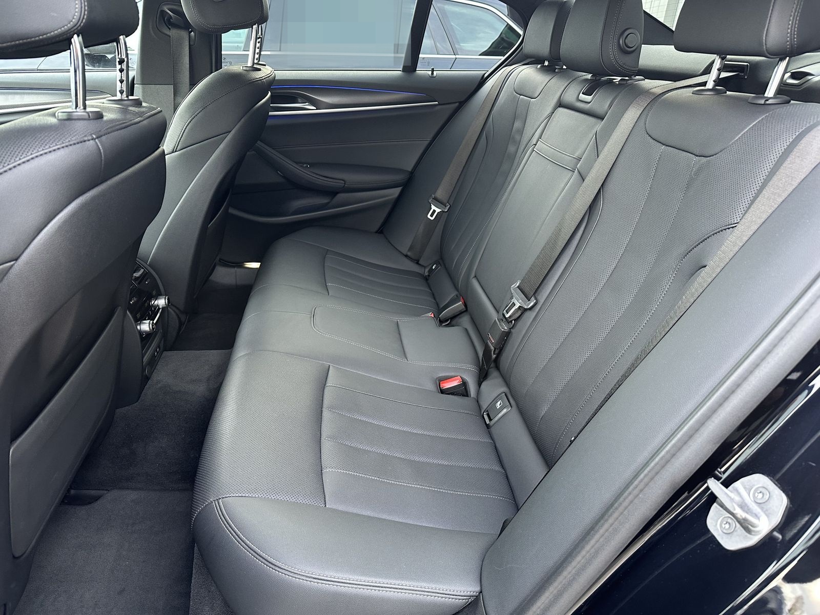 BMW 520d xDrive M Sport NAV+LASER+HEADUP+KAM+19ZO+PP foto 10